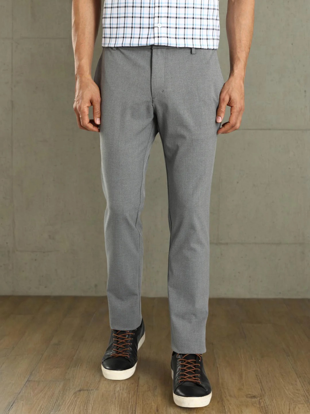 Indian Terrain Men's Comfort Fit Solid Grey Trousers